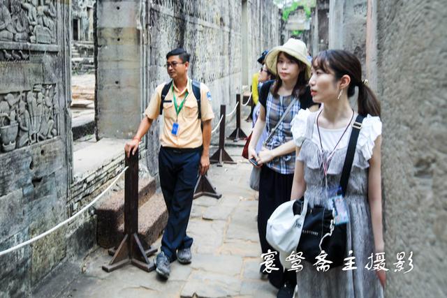 吴哥巴戎寺有个四方形的回廊，那里却珍藏着数百年前的精美石刻艺术
