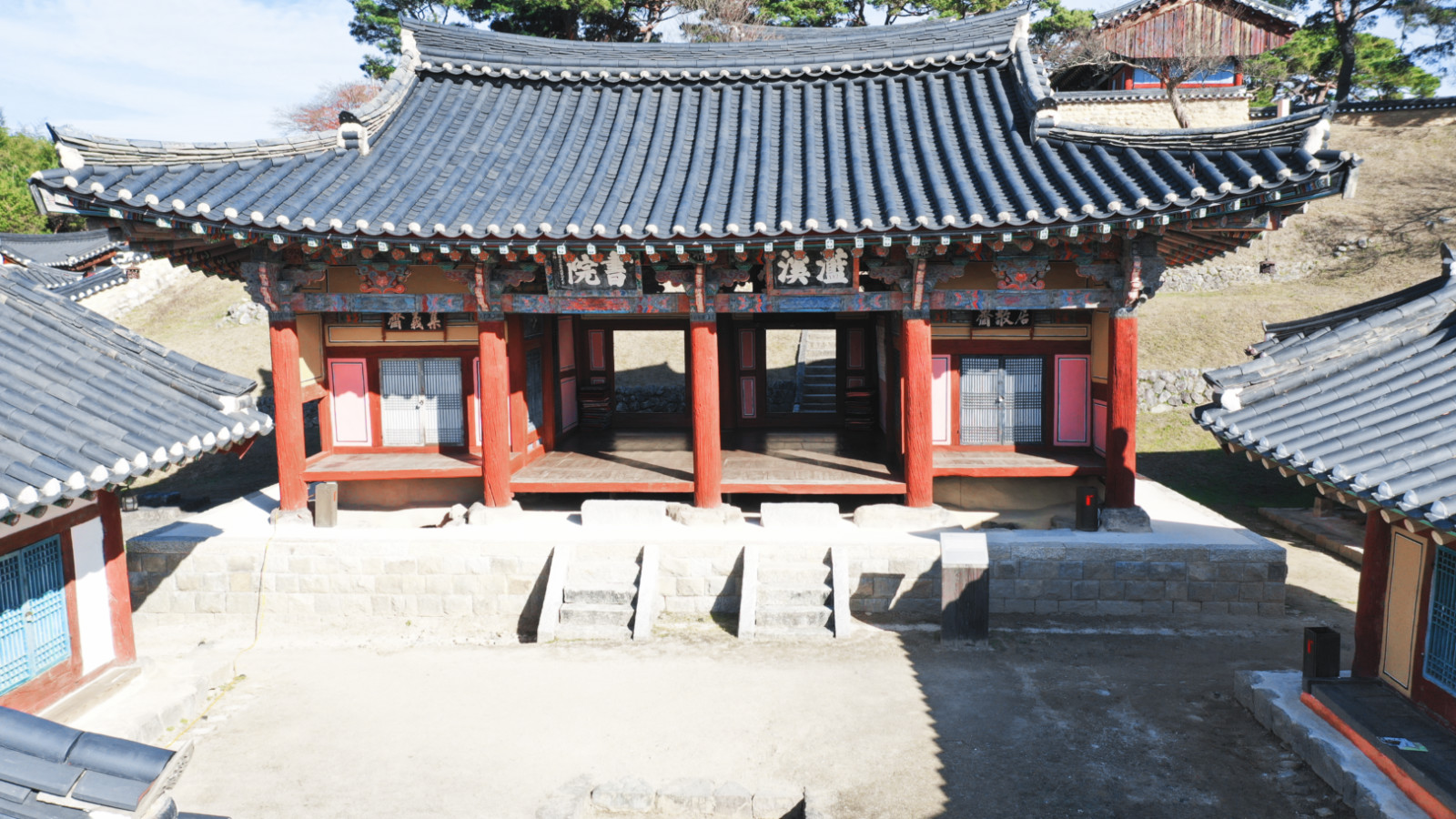 咸阳郡拥有韩国最大的山参自生地,这里生长着很多药效卓越的山药草和