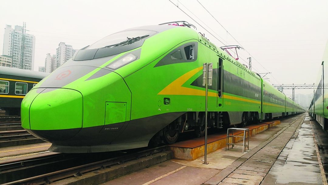 点赞大同造绿巨人动车组在重庆开跑
