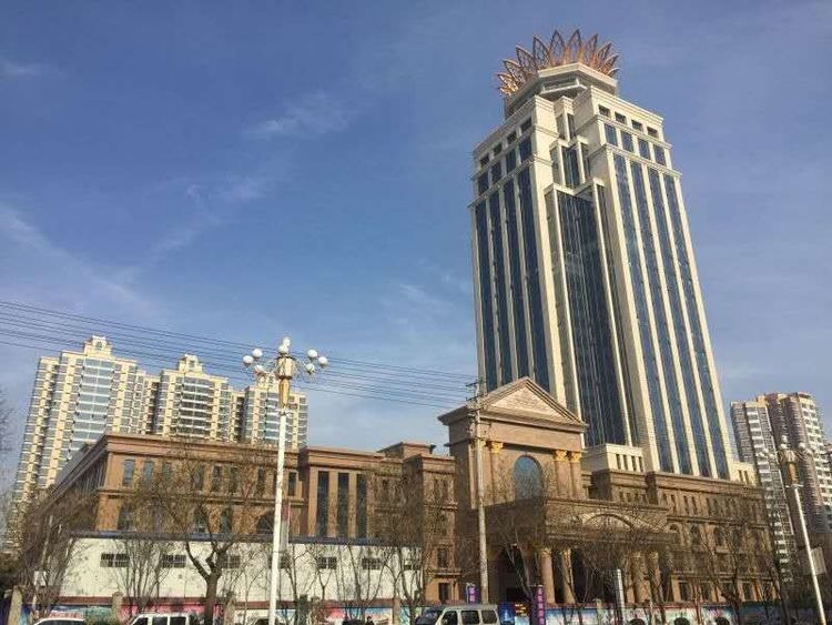 陕西省合阳县副县长李宏武组织老干部视察秦晋大酒店建设工程