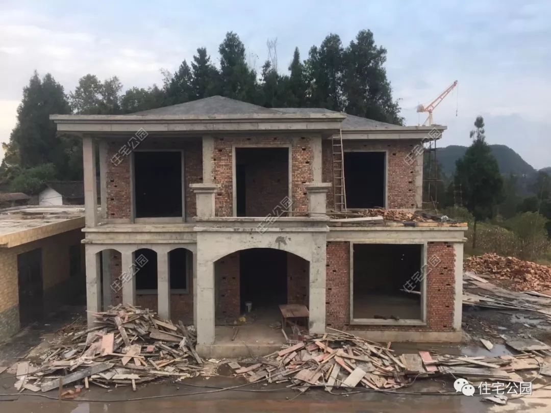 晒家四川小伙回农村盖房子开工两天手掌全磨破感叹建房难