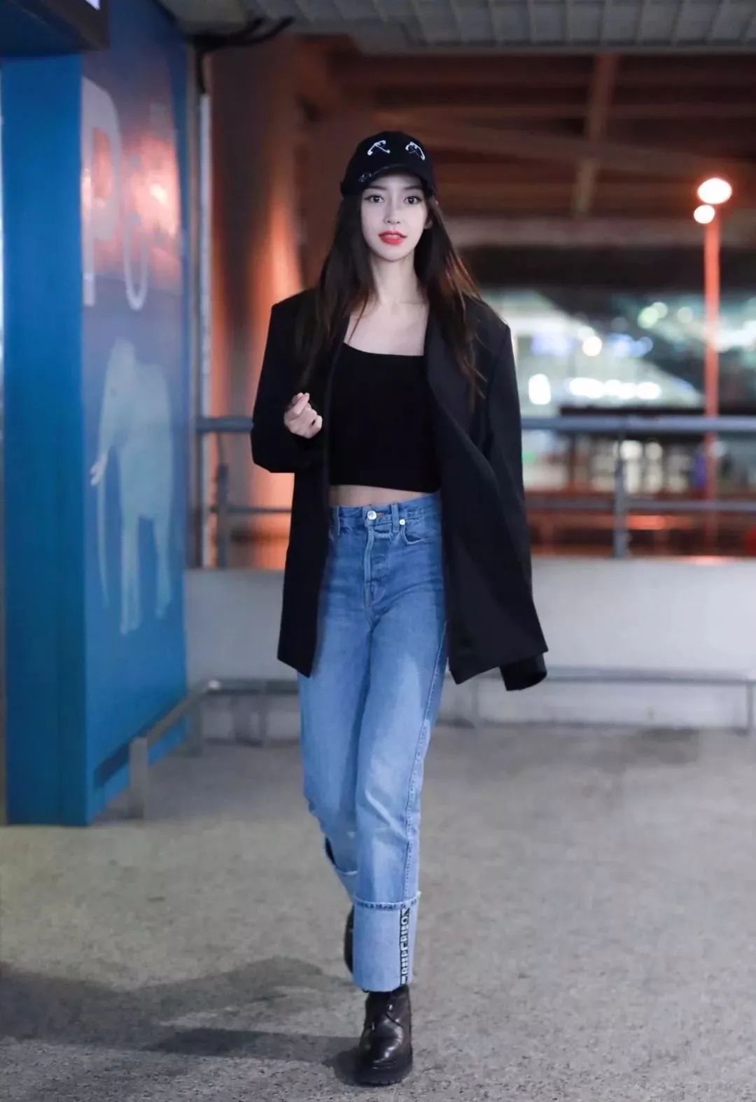 帅气大女人风oversize西装外套搭配直筒裤,轻松营造上松下紧的显瘦