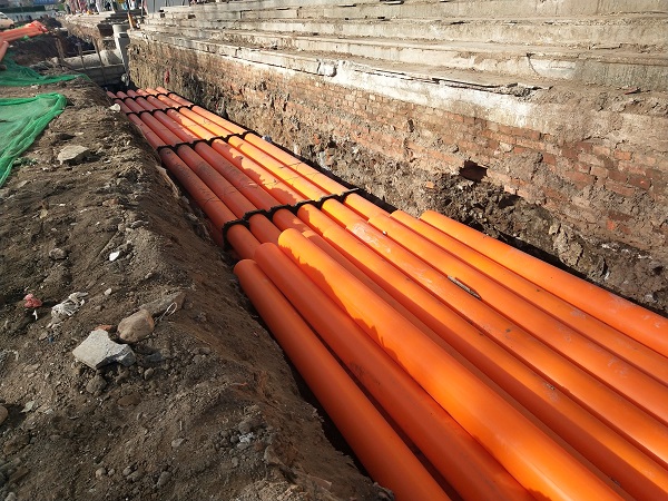 太原市南吴街道路改造进行尾声mpp电力管施工现场图