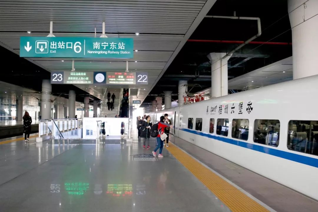 梧州又多一部"六堡茶"号高铁来了!赶快来围观.