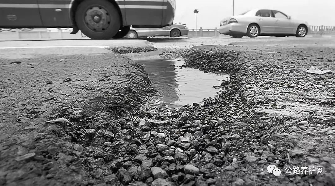 过一个冬天沥青路面就四分五裂这个案例经过3年实践完美解决隐患