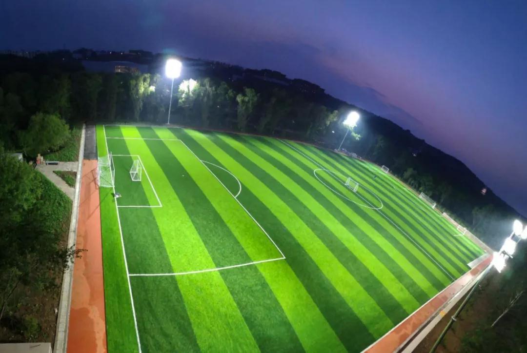 足球场照明哪种灯具好