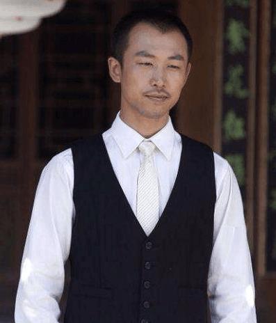 陈永青,是四位当中最厉害的一个,部队出身的他甚至