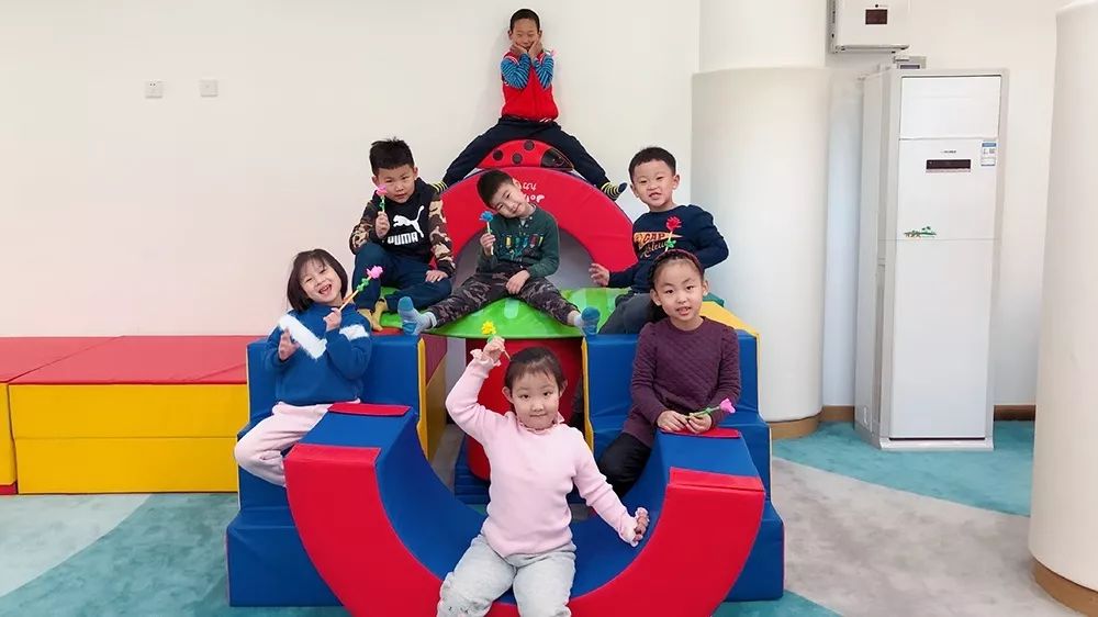 感恩相聚爱在心间九力国际儿童成长中心感恩节活动