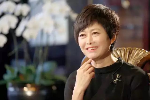 敬一丹朗诵变老的时候确实是一篇好文章百看不厌