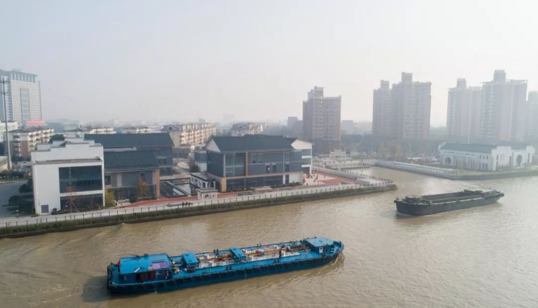 运河文化公园位于吴江开发区运河东侧,南起东太湖大道,北到吴淞江,呈