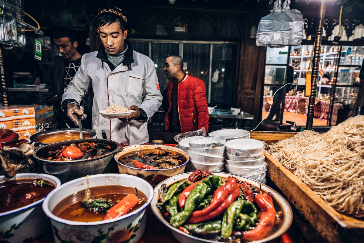 实拍喀什夜市:新疆有哪些美食不能错过,据说吃过这个才算有见识 实拍喀什夜市:新疆有哪些美食不能错过,据说吃过这个才算有见识