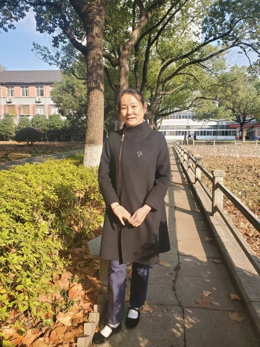 王菊萍69基本简介王菊萍,女,54岁,东吴物业学四楼值班员.