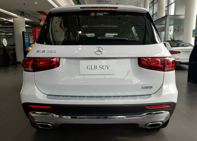 奔驰glb到店体验设计有新意销售13t不适合坐七人