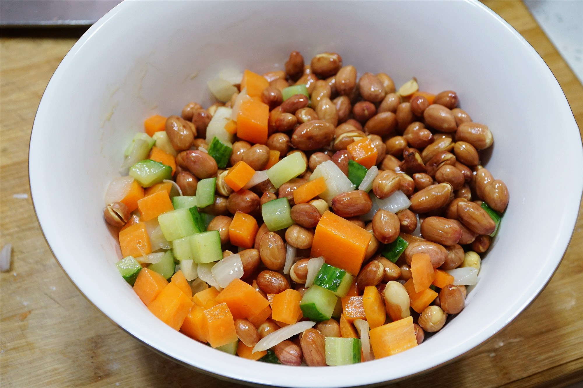 三个人喝4瓶酒,吃的下酒菜5块钱不到,这才是真的来喝酒的