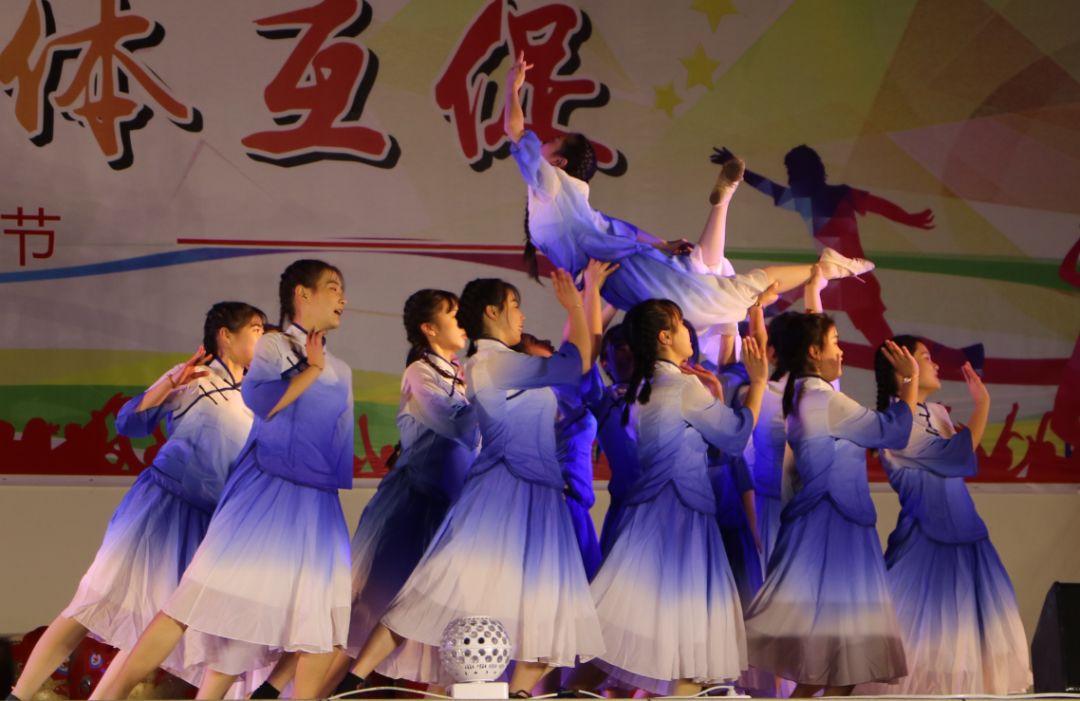 县职教中心成功举办校园文化艺术体育节大型文艺活动汇演