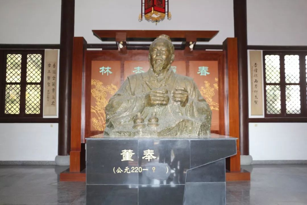 学生干部前往杏林文化发源地-长乐市董奉草堂,开展以"学习杏林文化