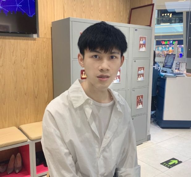 和平精英:主播究竟有多皮?意外掉下悬崖后,召唤队友"三连摔"_董系长