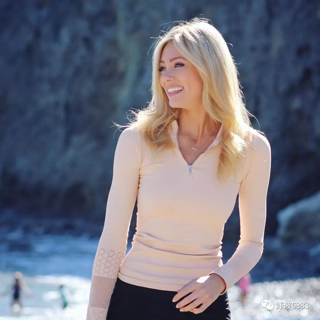 百花足坛】此女只应天上有,不仅人漂亮球技术也非常好_艾比·霍纳塞克