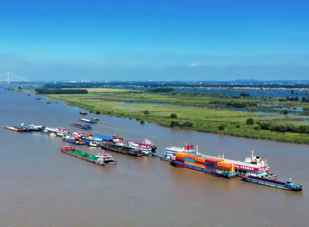 观摩长江汇南京兴隆洲水上绿色航运综合服务区建设运行管理创新实践
