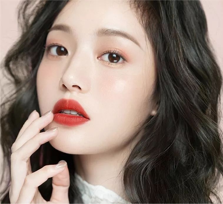 一支口红竟然能涂出3种热门色号也太省钱了吧