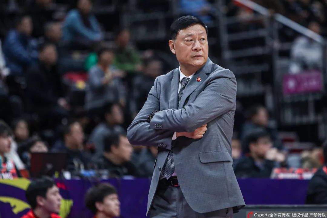 上海队首发:罗旭东,罗汉琛,董瀚麟,张春军,莫泰 辽宁队首发:郭