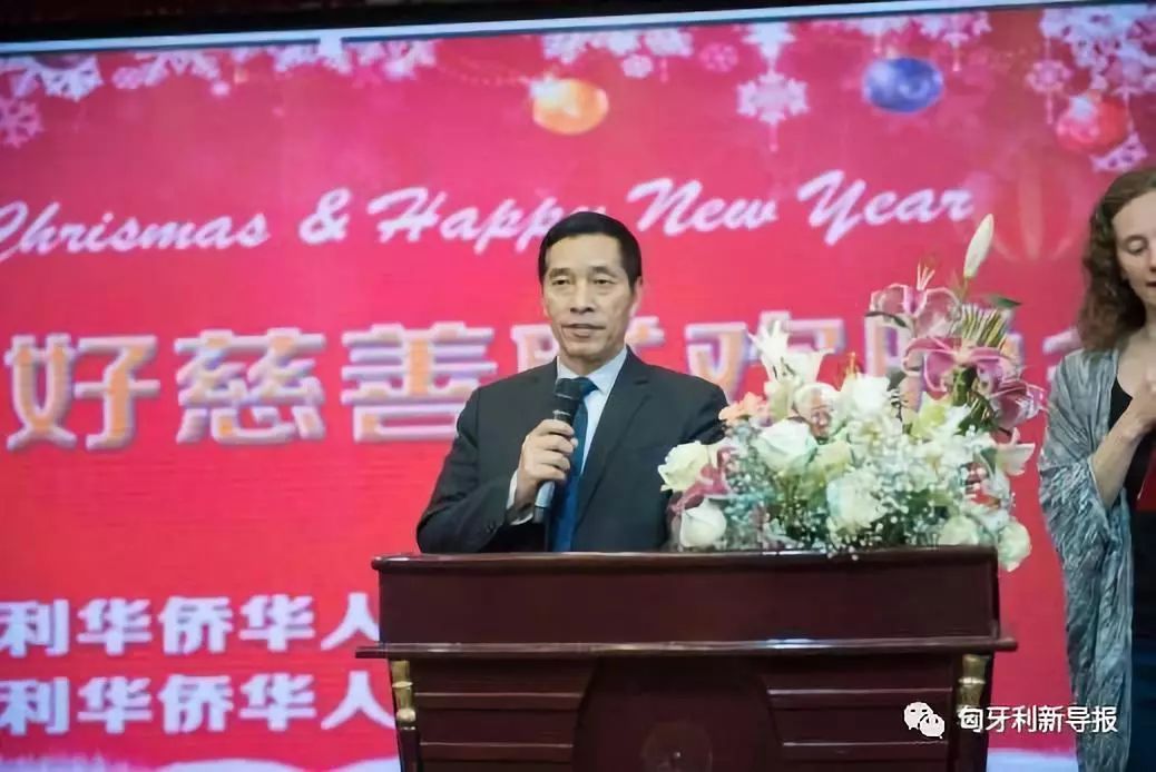 男主持人:抚顺 女主持人:薛微微.全体人员合照.