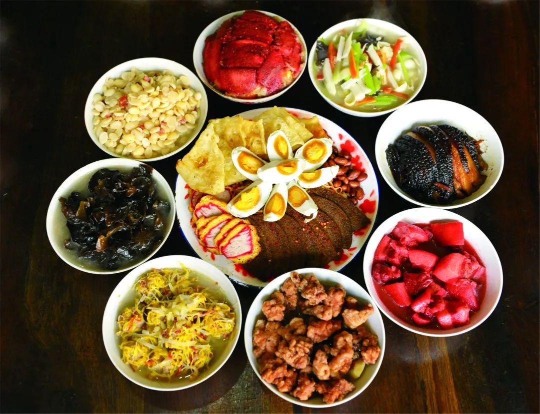 土八碗 林海 摄诺邓火腿,弥渡卷蹄,鹤庆吹肝,南涧油粉,永平黄焖鸡