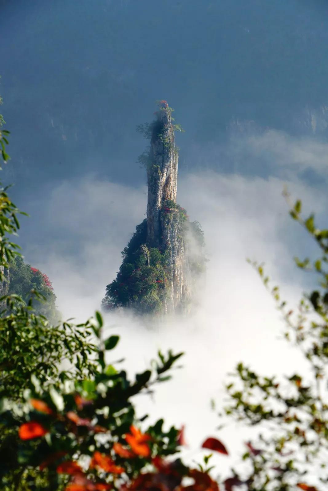 巫山神女峰近景图片图片