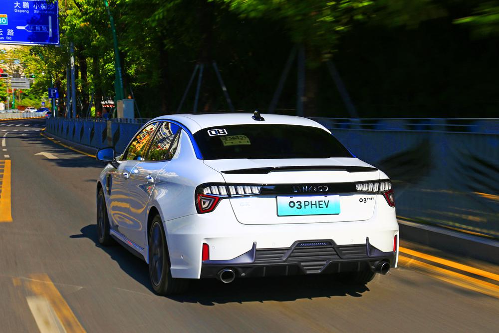 试驾领克03phev既能加油又能充电混得不错