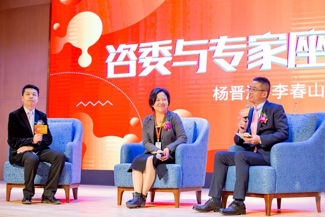 现场座谈完美中国业务发展委员会委员杨晋源总监,完美中国保健食品