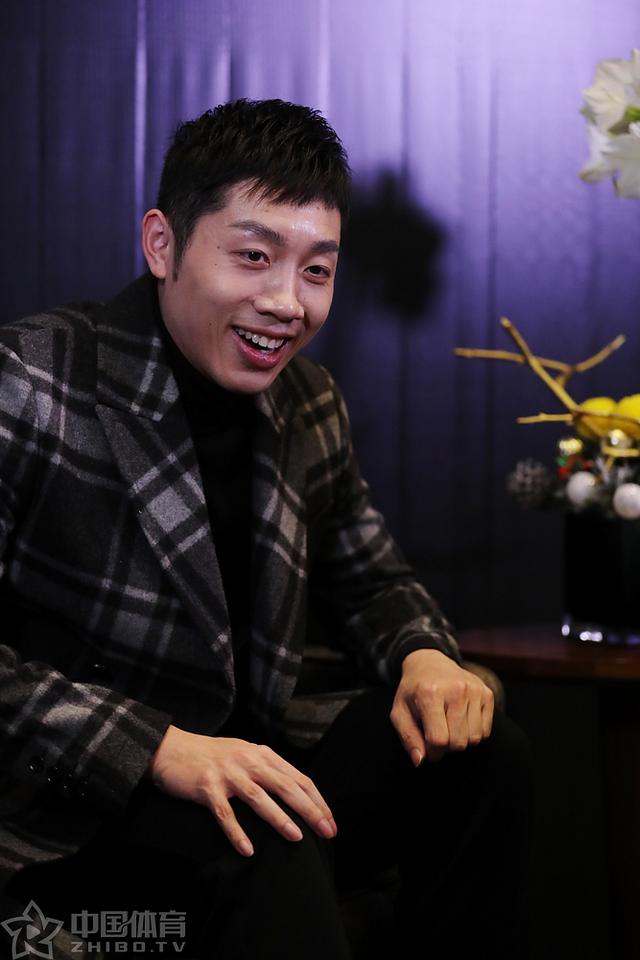 获奖后许昕表示:没想到自己会获得这一奖项,在全场都穿西装的情况下