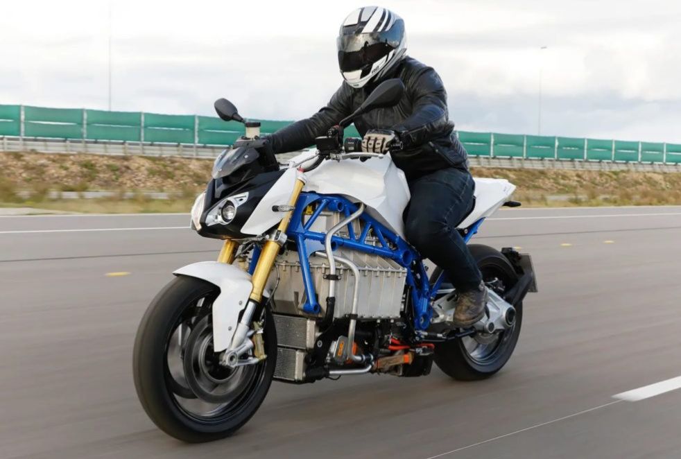 宝马s1000r电动概念车 0 100米加速仅比内燃机版慢0 2秒 摩托车