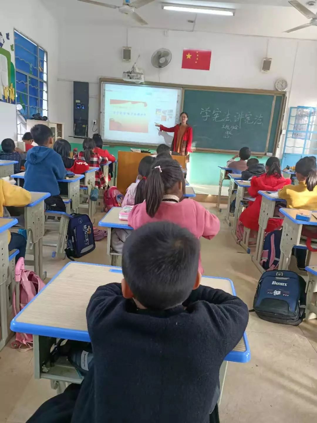 学校良山小学开展学宪法讲宪法主题教育活动