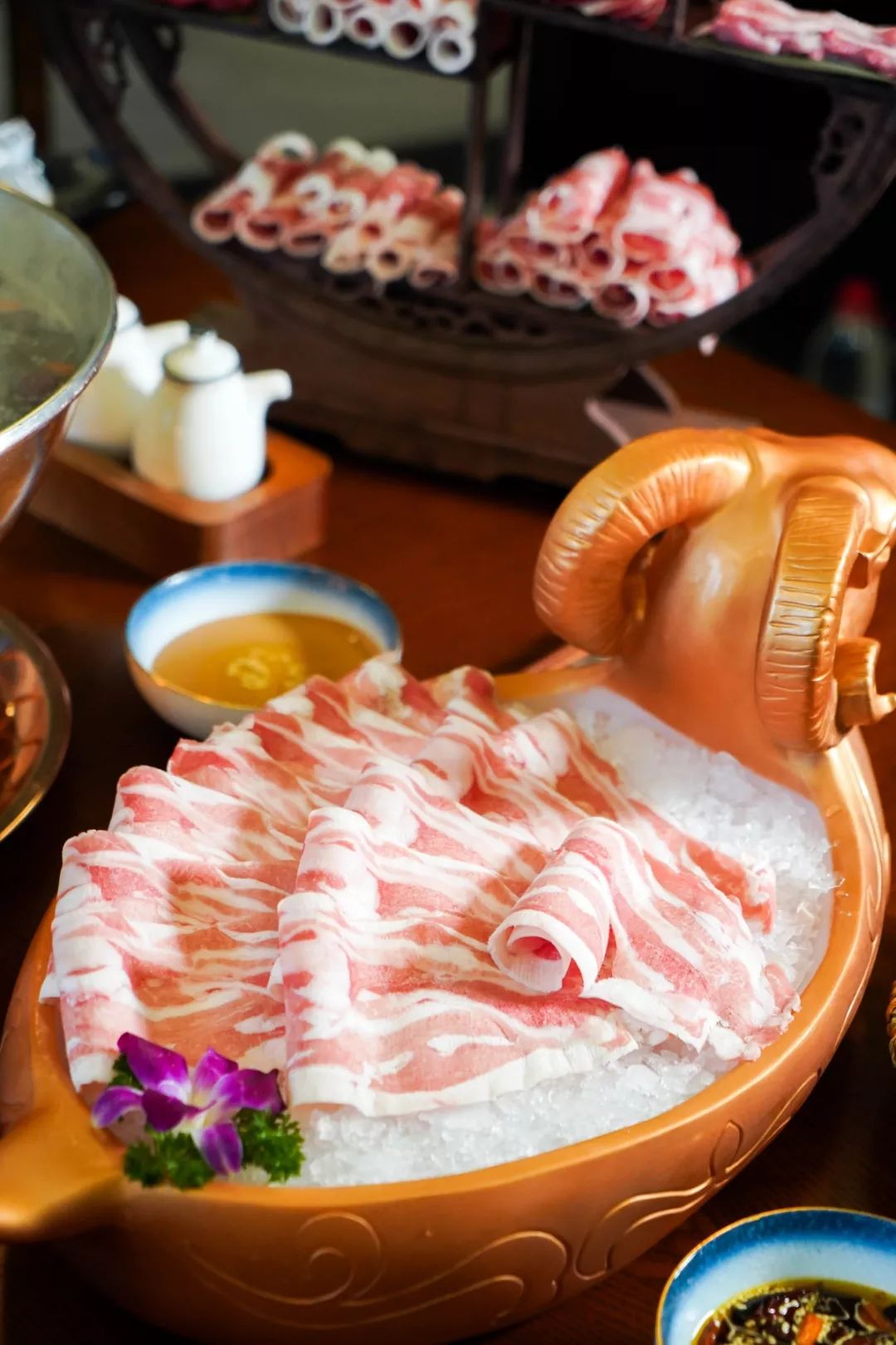 羊肉入锅涮25s就能开吃,没有麻酱的铜锅涮还算什么火锅?