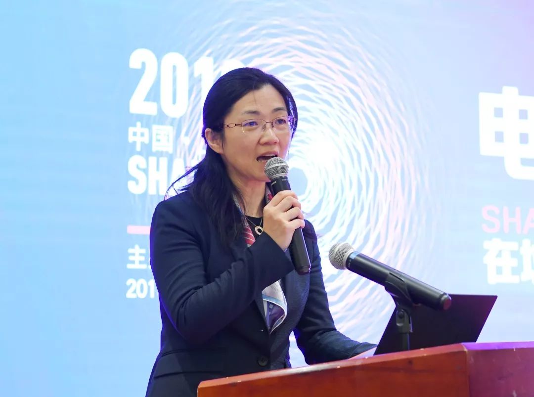 阳虹在会上表示城市化进程的加快带来"垃圾围城"的困扰已成为城市发展