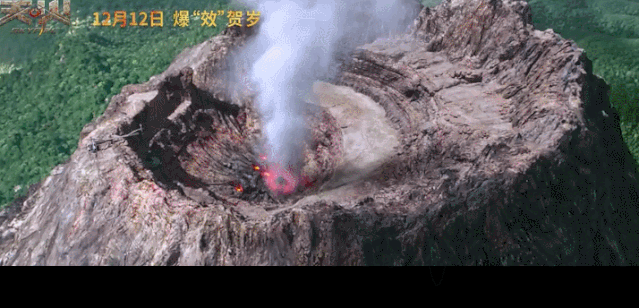 先是对蠢蠢欲动的火山口有大全景的俯视镜头,赤裸坦荡的火山口,岩浆的