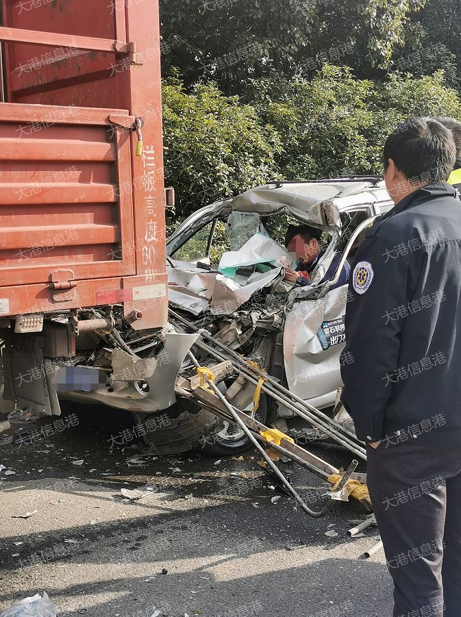 山路车祸图片图片