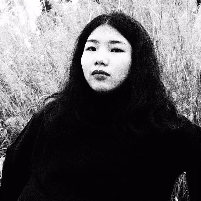 黄丽红1993年出生于福建泉州,现居广东广州,2017年至今硕士就读于广州