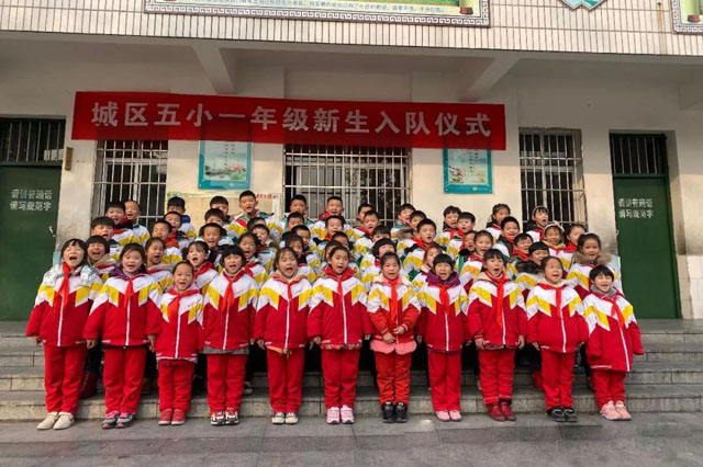 红领巾 心向党——邓州市城区五小举行一年级新生入队仪式