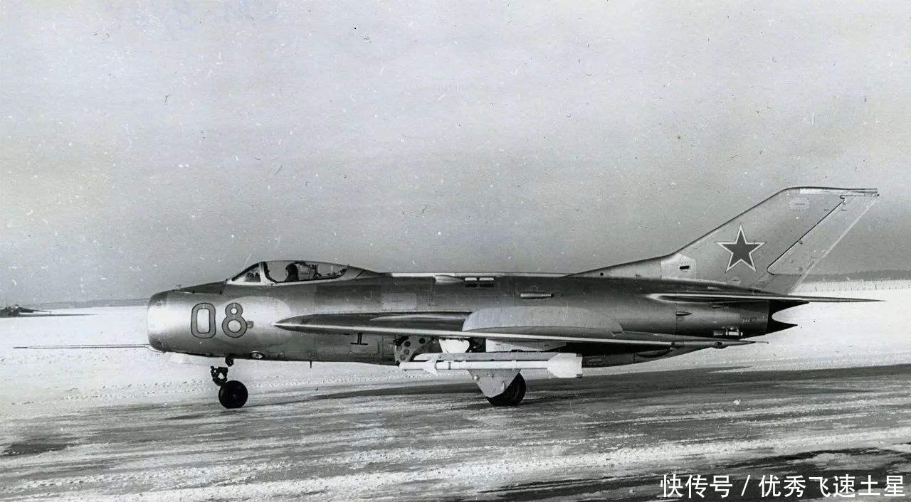 传奇战机歼6,曾被空军拒收,贺龙狠批沈飞,创最大产量纪录_米格
