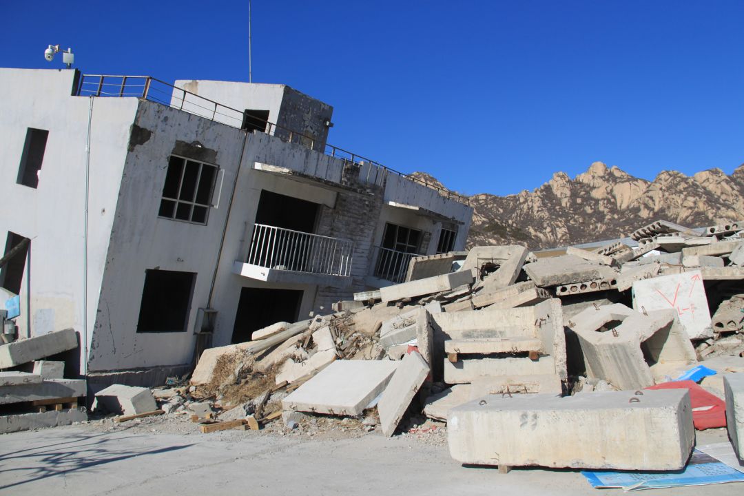 还组织相关人员赶赴北京凤凰岭国家地震救援训练基地和基层中队开展