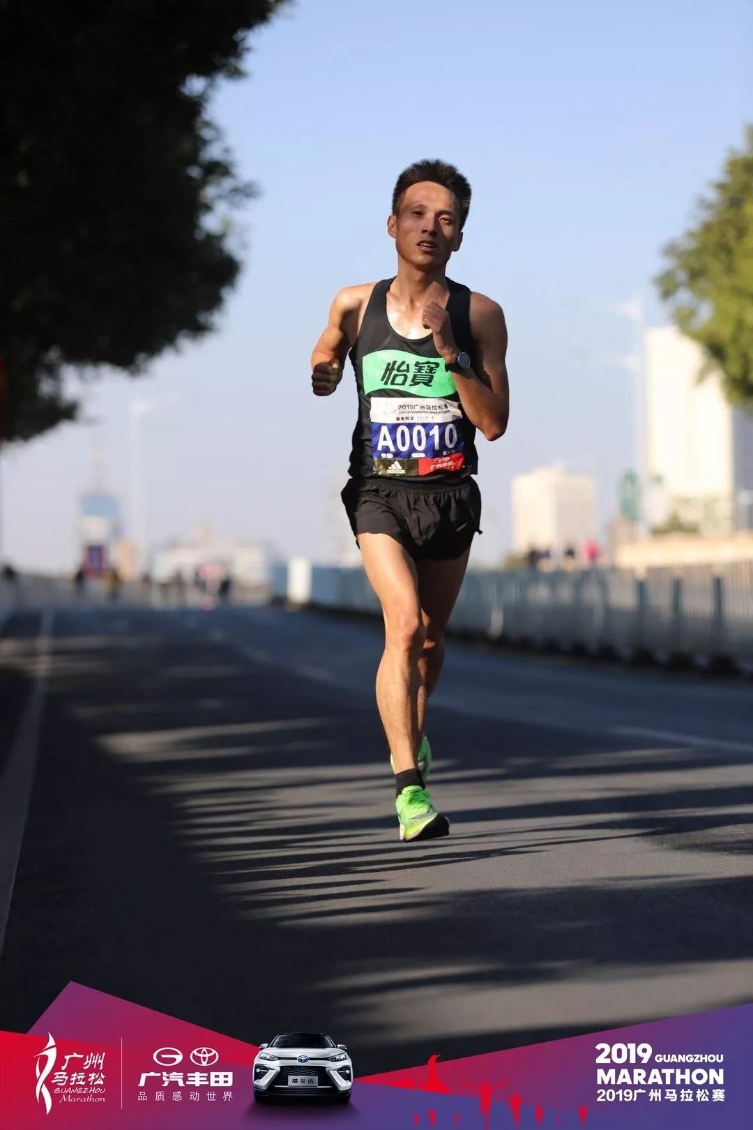 他的跑龄并不长,却在马拉松上展现了绝佳的天赋.