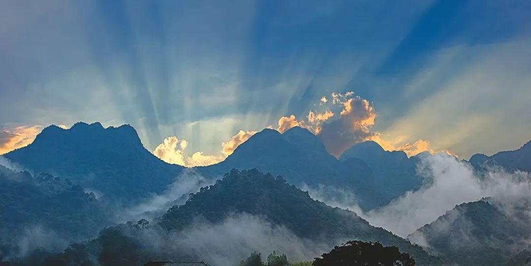 黄连盂江山睡美人(石英砂岩峰丛地貌)