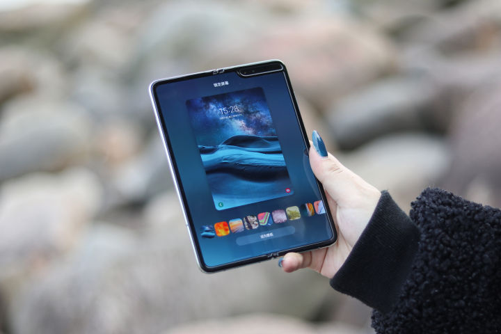 原创三星galaxyfold简评一弯一折展开新视界