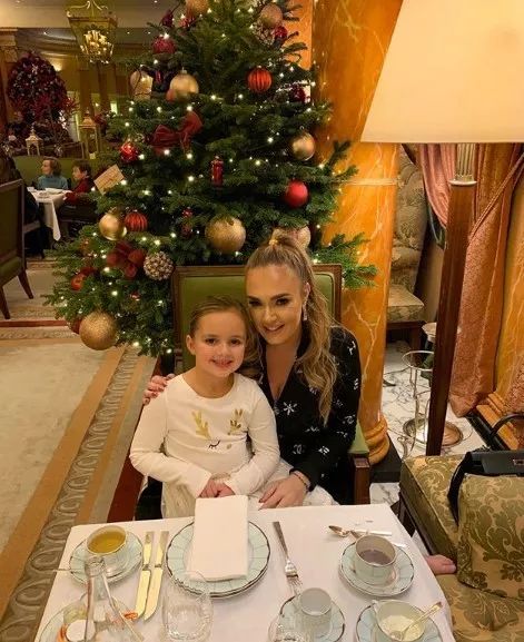 英国第一名媛这样过圣诞身价是贝克汉姆全家的6倍壕无人性