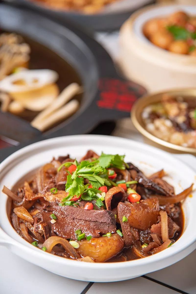 一卤两吃,直接吃或者涮火锅都ok~ 这份招牌卤牛杂真是深得小编的心了!