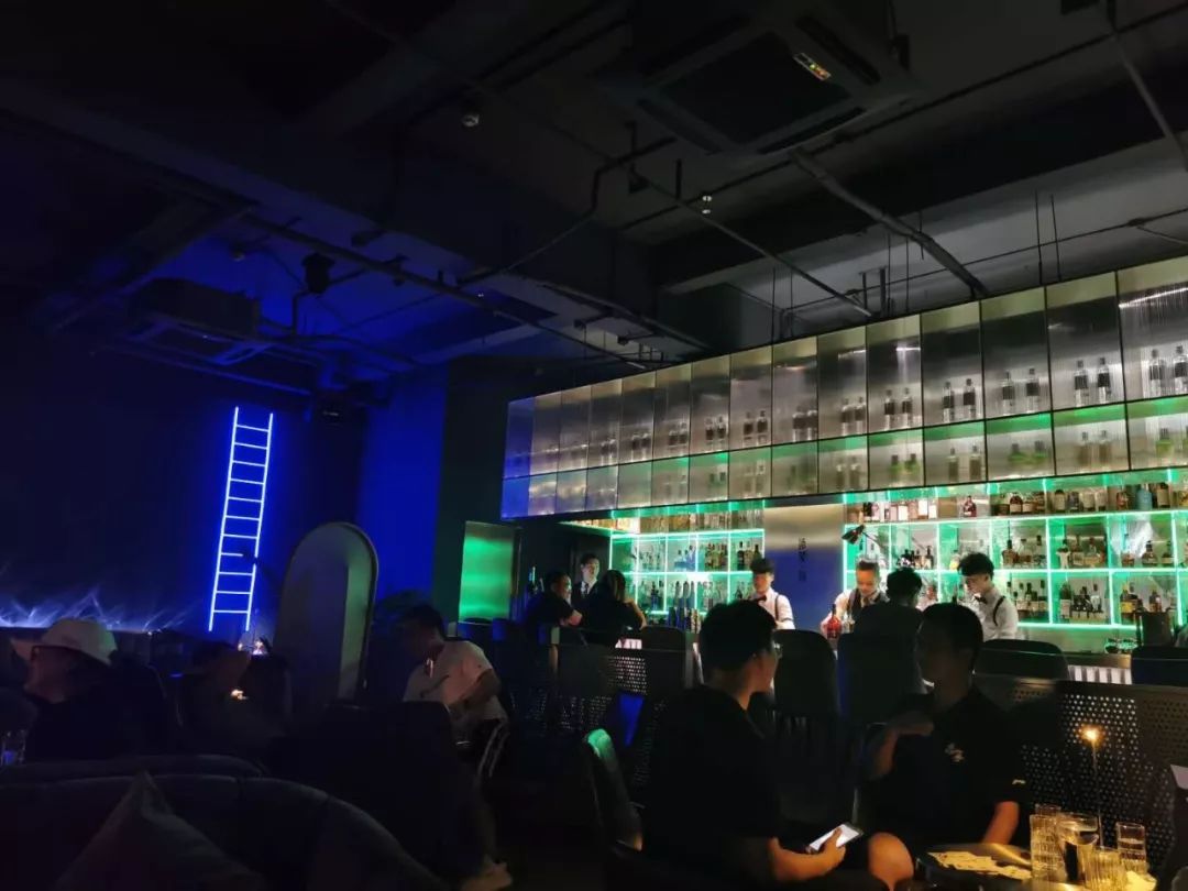 脑洞大开把菜做进了酒里诸暨这家酒吧玩得太高端了吧