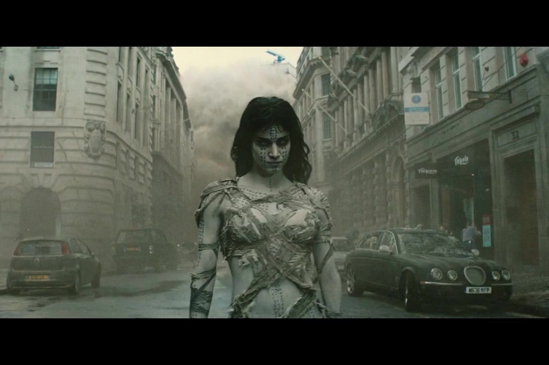 新木乃伊女魔为了带回心爱之人召唤沙尘暴顷刻间城市变为废墟