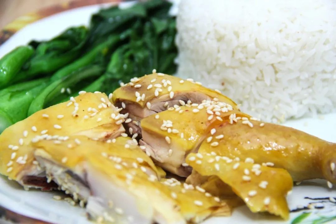 咸香鸡腿色泽均匀变黄,透露着浓浓的客家味!