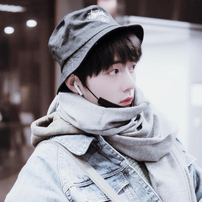 肖战戴帽子加口罩,这颜值我一个女孩子嫉妒了